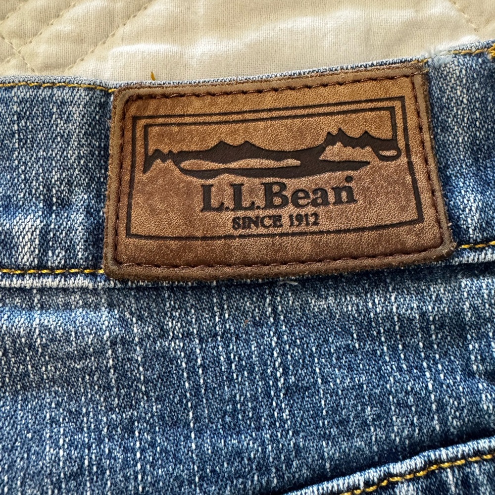 L.L. Bean Medium Wash Cotton Straight Leg Jeans Size 10P - Picture 5 of 9